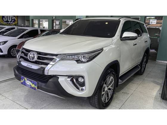 TOYOTA HILUX SW4 2.8 SRX 4X4 7 LUGARES 16V TURBO INTERCOOLER DIESEL 4P AUTOMÁTICO